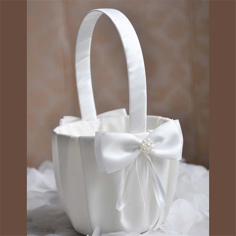 White Flower Girls Basket Pear - Wedding Hampers recension och pris