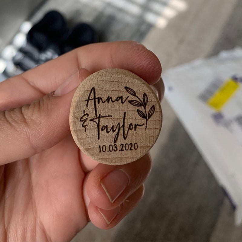 Customized Wood Wine Stopper W - Wedding Supply List recension och pris